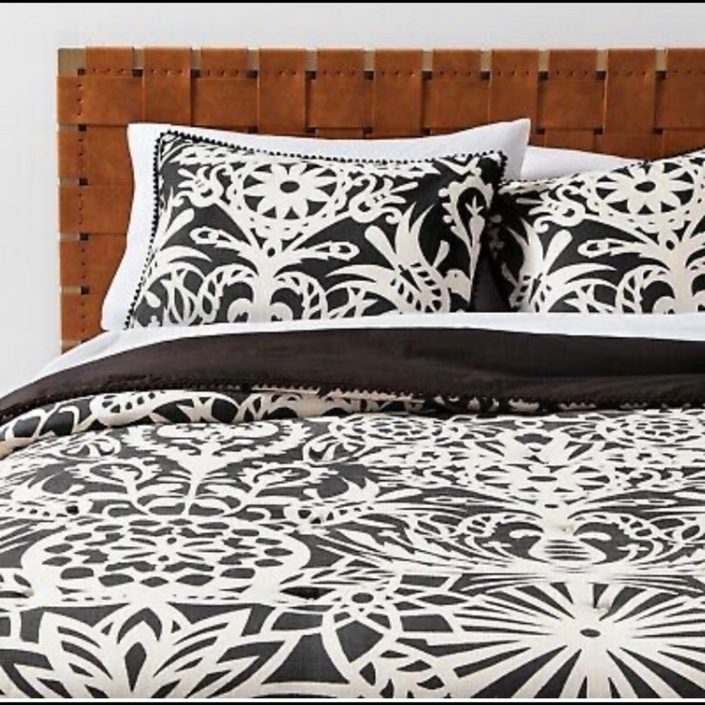 Queen comforter and shams; opalhouse NWOT